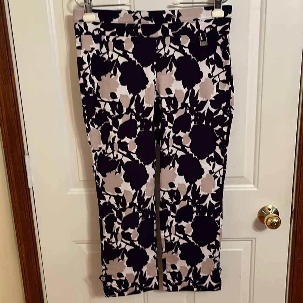 Rafaella capris, size 10.  Machine wash tumble dry, I would hang to dry.